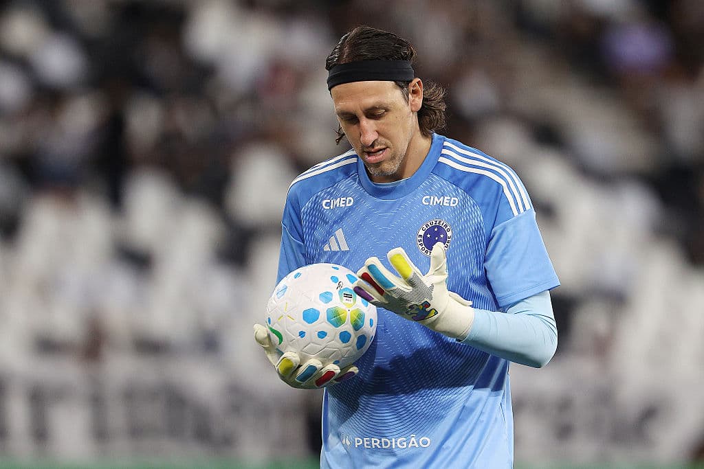 Outlet compares Cássio and Matheus Cunha stats at Cruzeiro, see