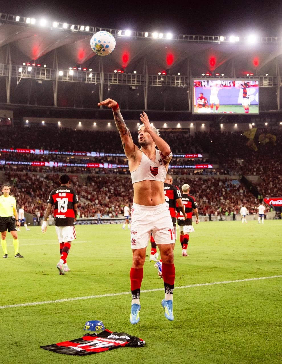 Tribute to Oscar as Flamengo beat Bahia, keep chasing Palmeiras