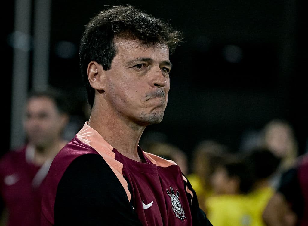 Diniz calls ref a fraud and more controversy in Mirassol v Corinthians