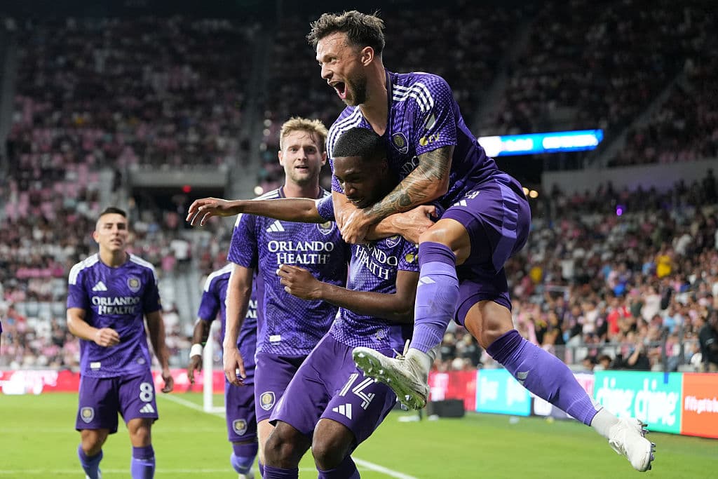 Messi scores stunner, but Inter Miami collapse; watch the goals 🎥