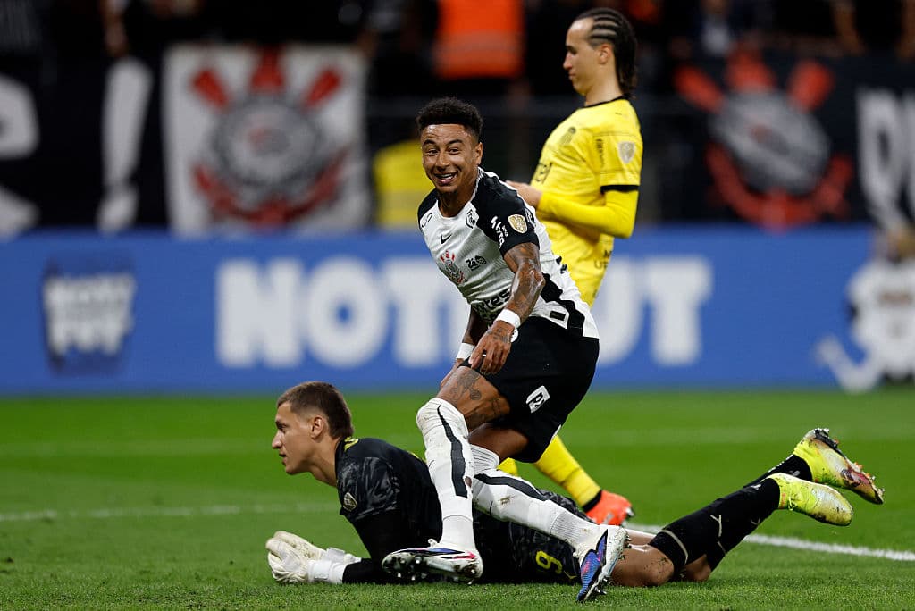 📹 Corinthians beat Peñarol, stay perfect and close in on last-16 spot