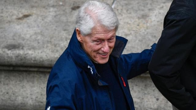 Bill Clinton Crashes Jerry Jones’ Press Conference