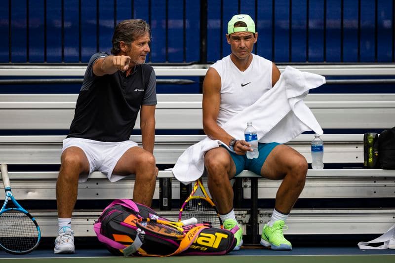 Tennis-Swiatek's coach tears Achilles in 100-euro bet gone wrong
