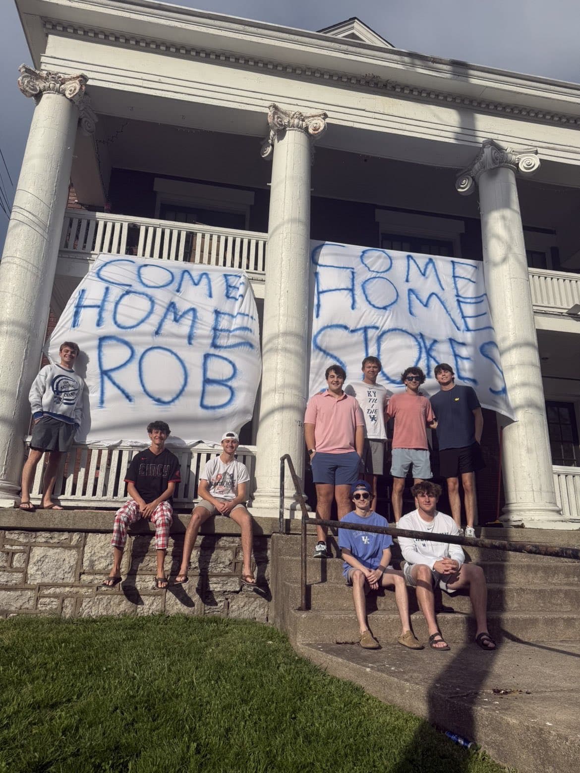 Kentucky Banner Boys spark viral recruiting movement