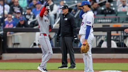 Mets standing pat for now as they enter May in middle of prolonged crisis
