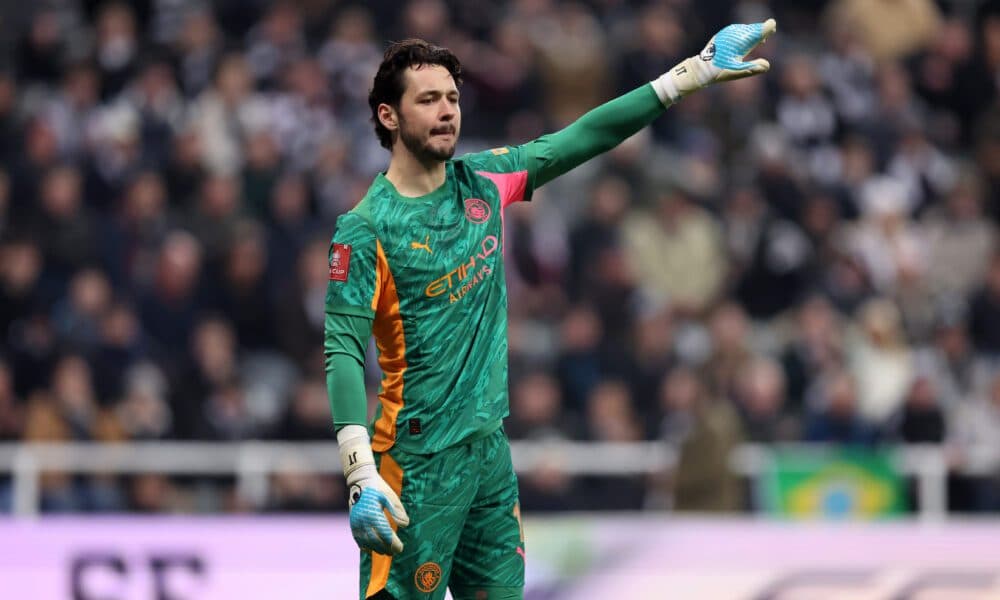 Aston Villa eye James Trafford to replace Emi Martinez