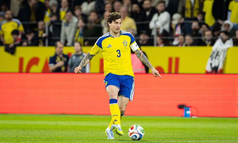 Emery gamble on outstanding Lindelof pays off as Villa beat Forest