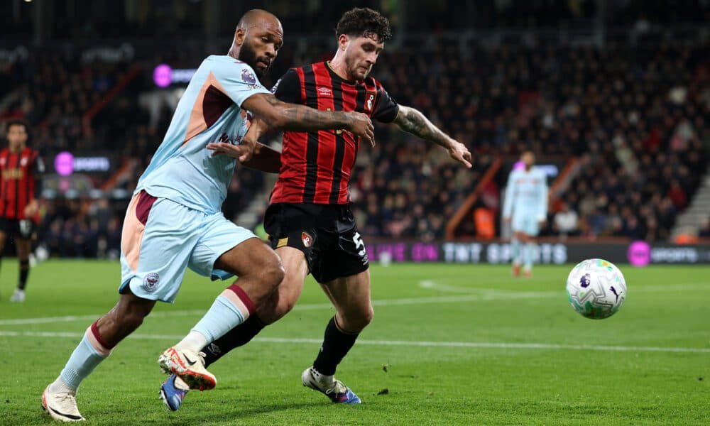 Liverpool lead race to sign Bournemouth’s Senesi this summer