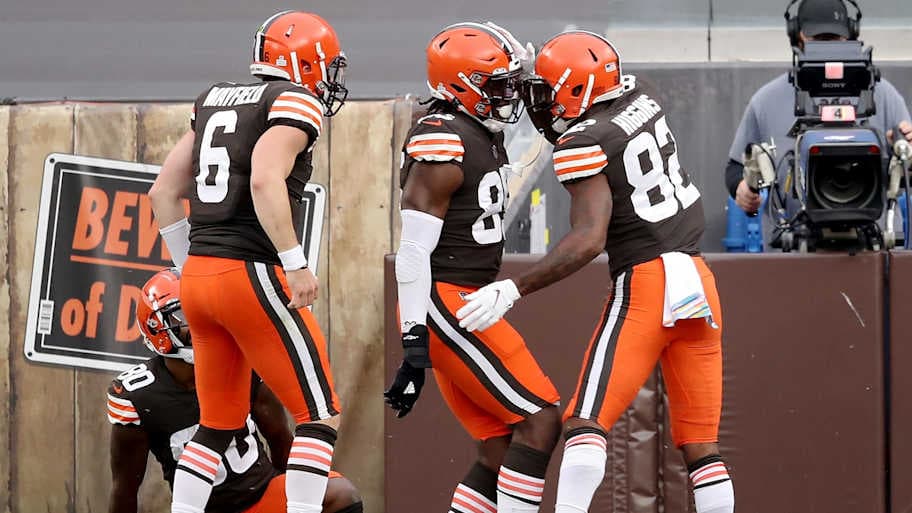 David Njoku signs with Los Angeles Chargers, making them prime contenders