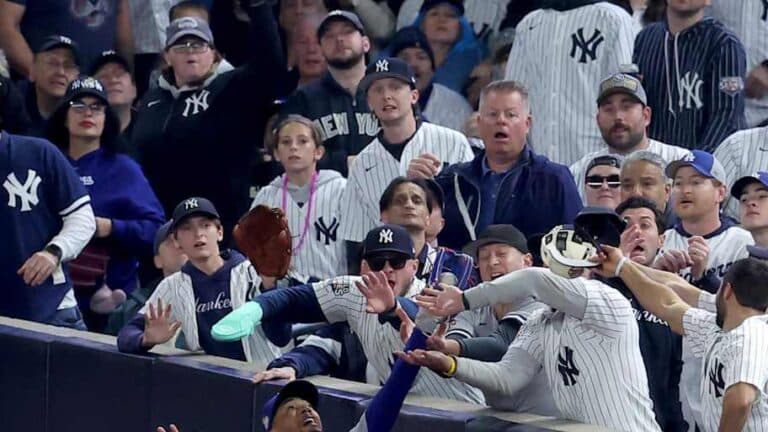 Fans start massive brawl during New York Yankees-Los Angeles Angels game