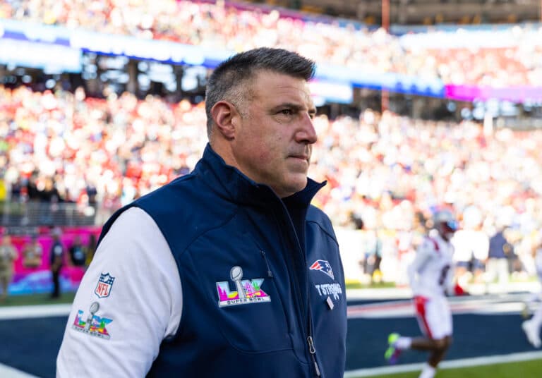 Mike Vrabel, Dianna Russini caught red-handed in newly released photos