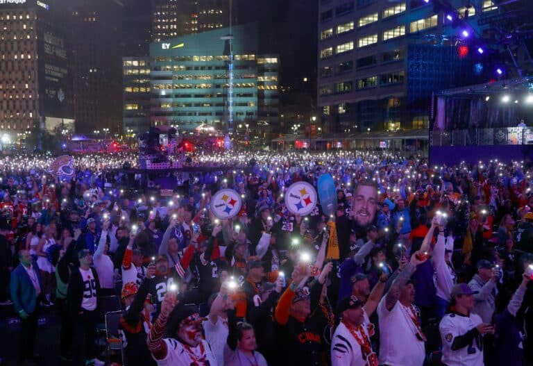Pittsburgh Steelers fans interrupt ESPN NFL Draft broadcast with NSFW Flyers chant