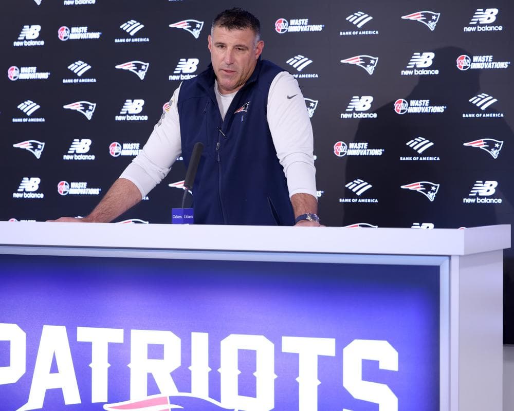 Patriots back coach Vrabel’s ‘leadership’ as new photos with NFL reporter Russini emerge