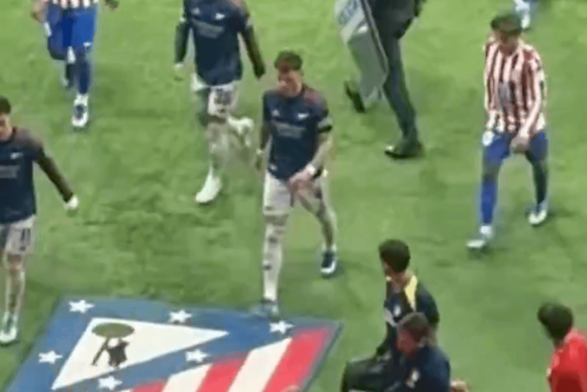 Ben White and Diego Simeone involved in clash after walking over Atletico Madrid badge