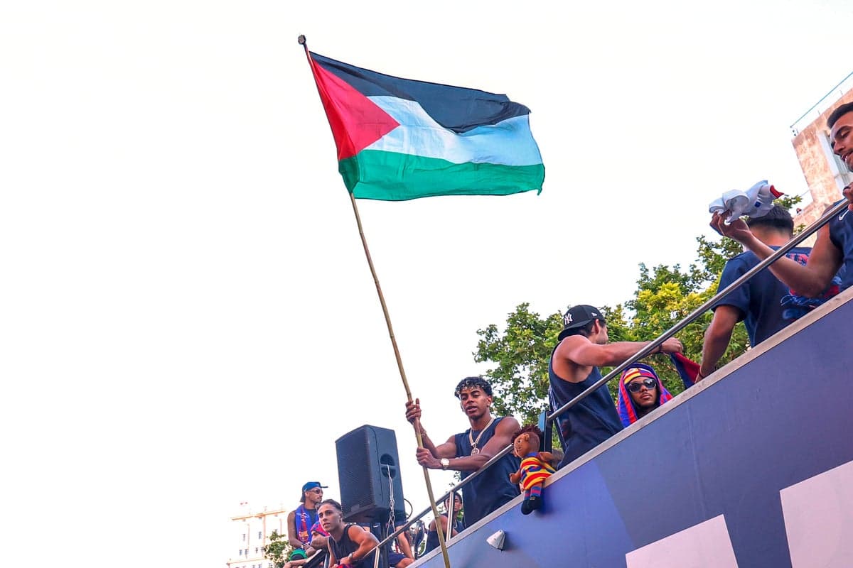 Lamine Yamal waves Palestinian flag at Barcelona open-top bus title parade