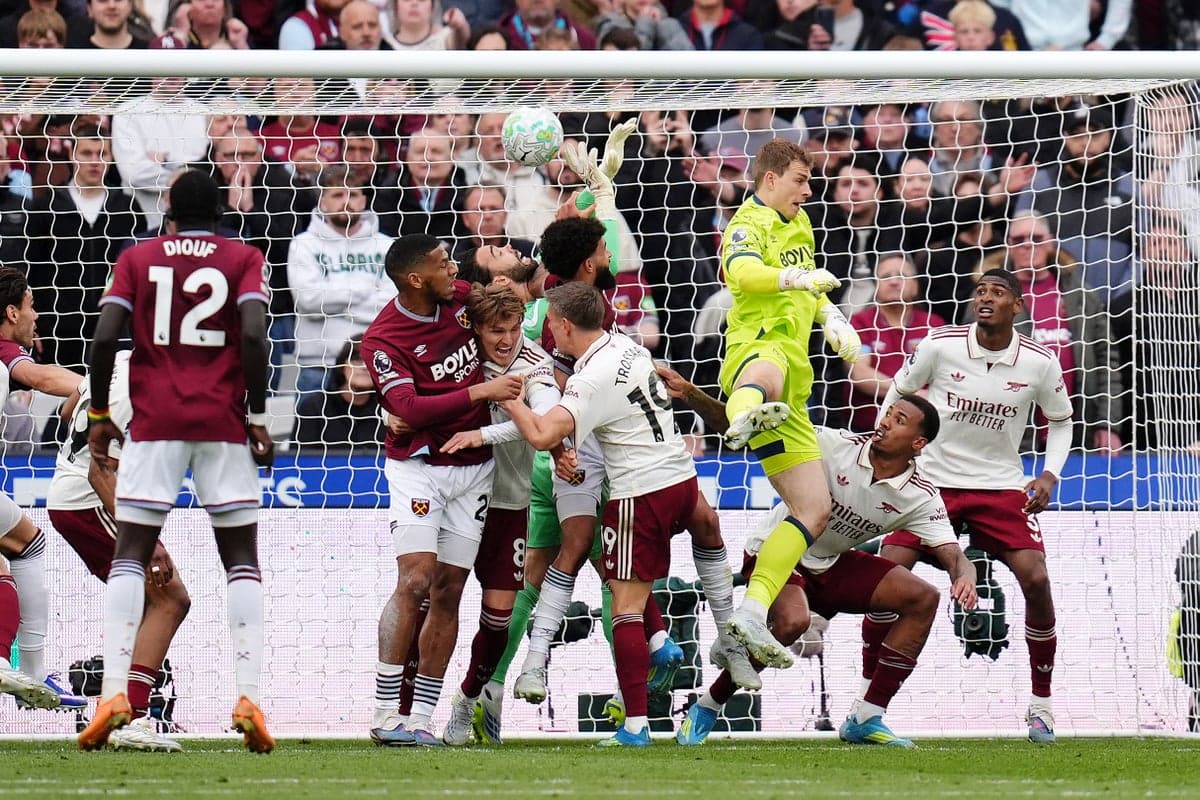 Former Premier League referee calls for major law change after West Ham-Arsenal controversy