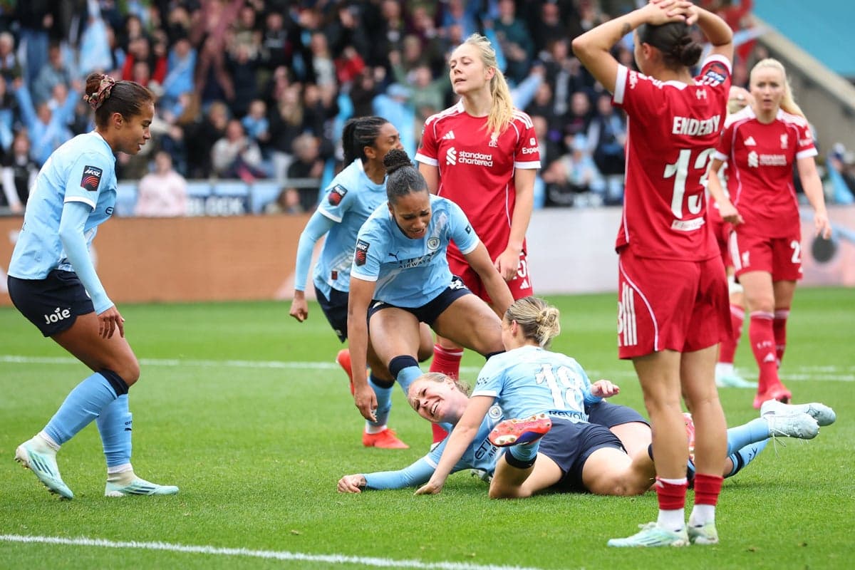 Rebecca Knaak strikes late to leave Manchester City on verge of WSL title