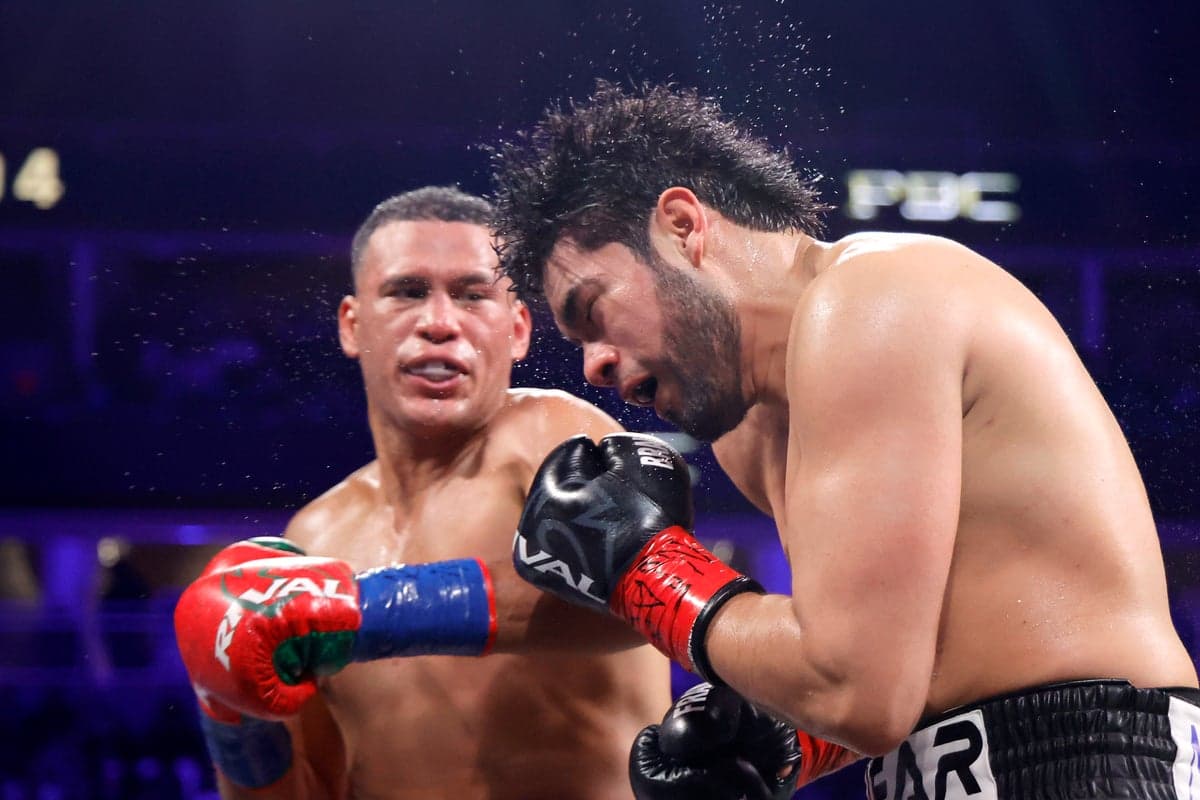 David Benavidez dismantles Zurdo Ramirez with stunning combination