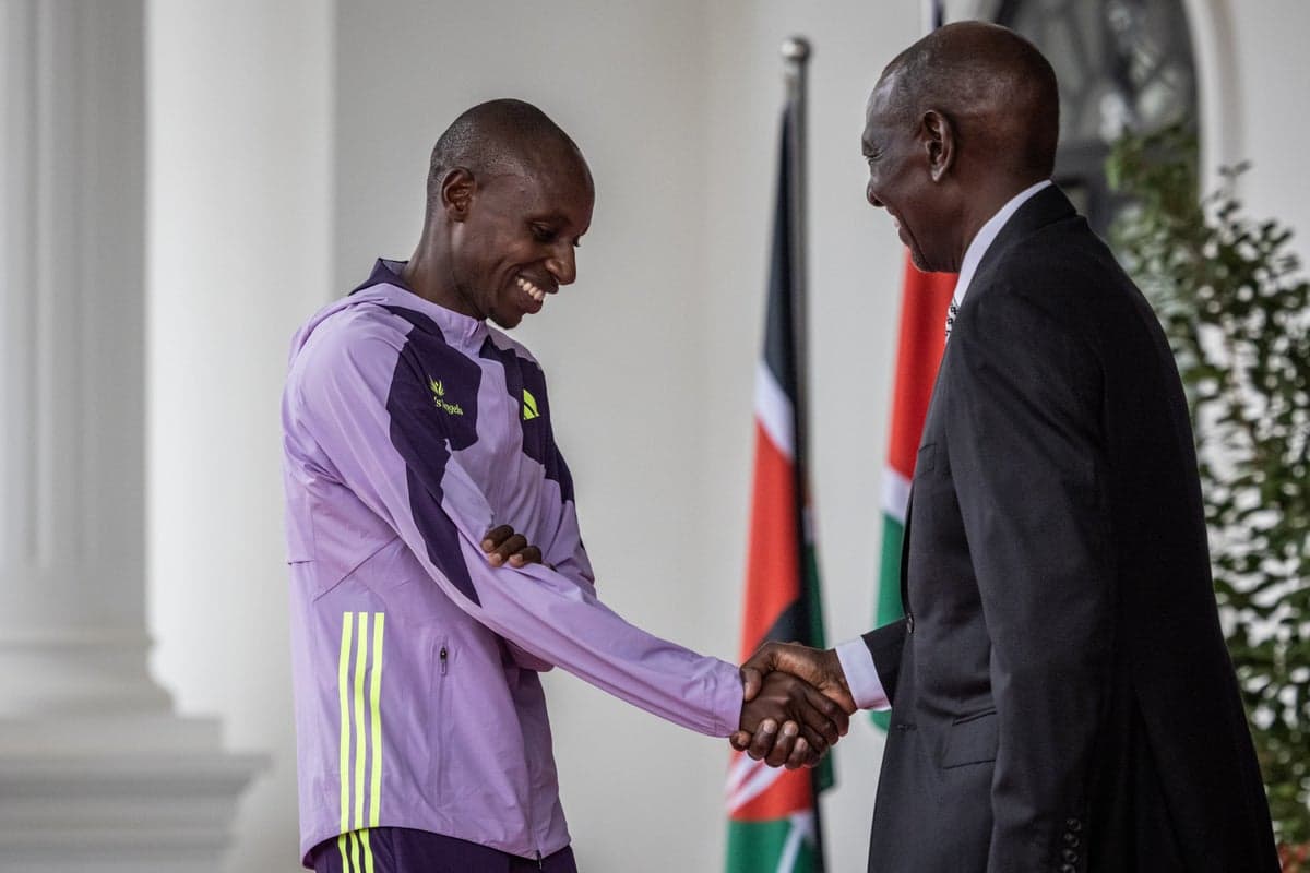 Marathon record-breaker Sabastian Sawe gifted a car by Kenyan president as he returns home to hero’s welcome