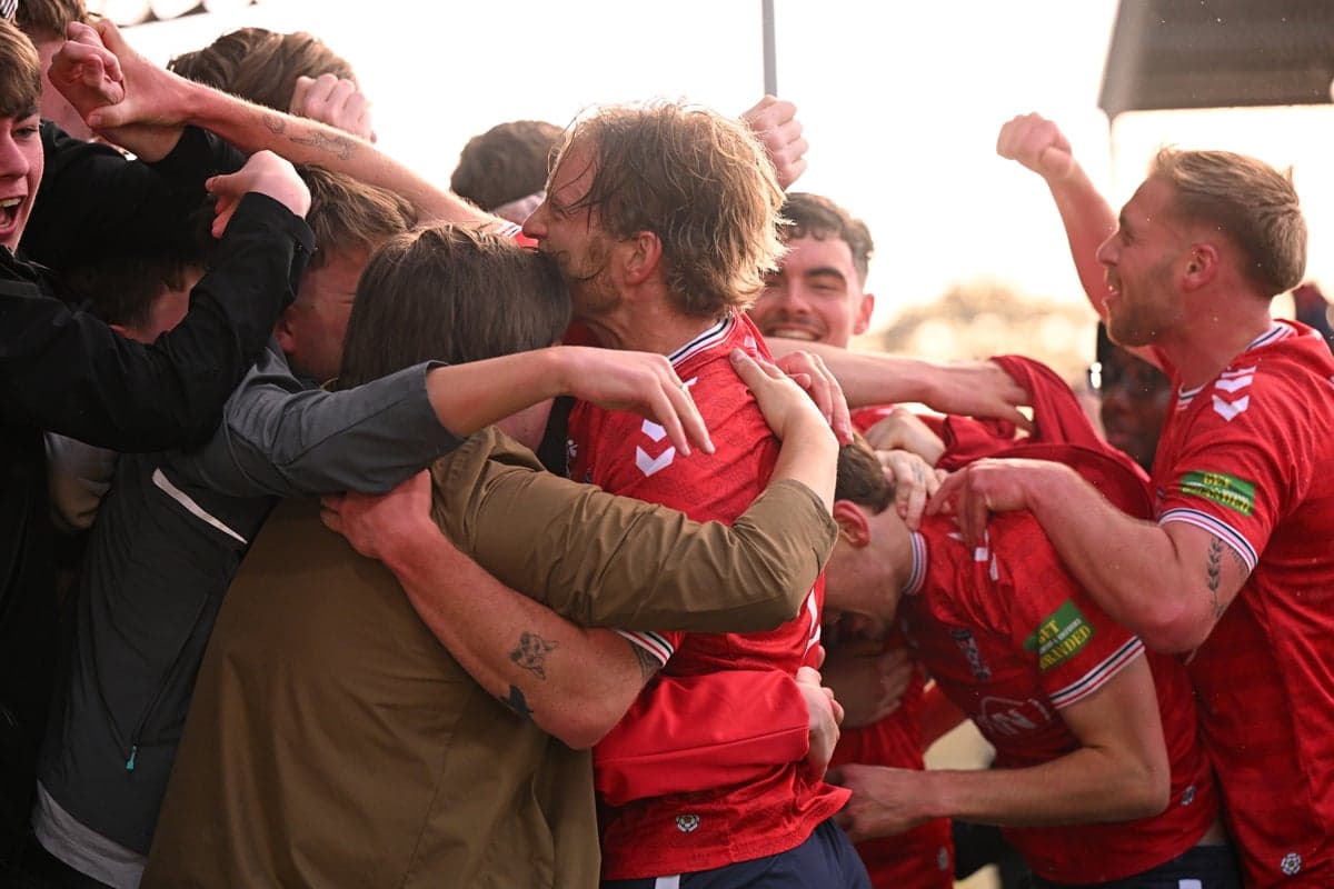 How Rochdale and York stole the Premier League’s thunder with a title decider for the ages