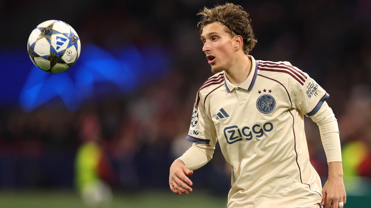 Mika Godts: Man United target’s chances of leaving Ajax unveiled – Fabrizio Romano