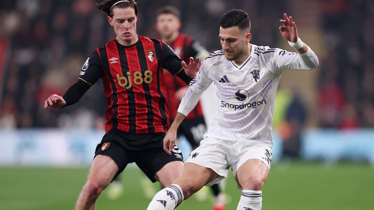 Alex Scott: Man United must do everything to land star