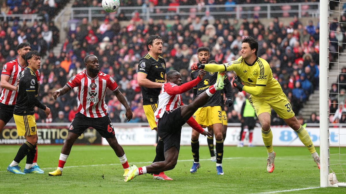 Noussair Mazraoui saves United from embarrassment in Sunderland draw