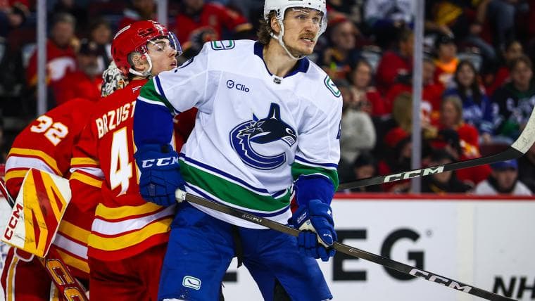 Canucks' 6-foot-9 Curtis Douglas praised for end to season, now raises future questions