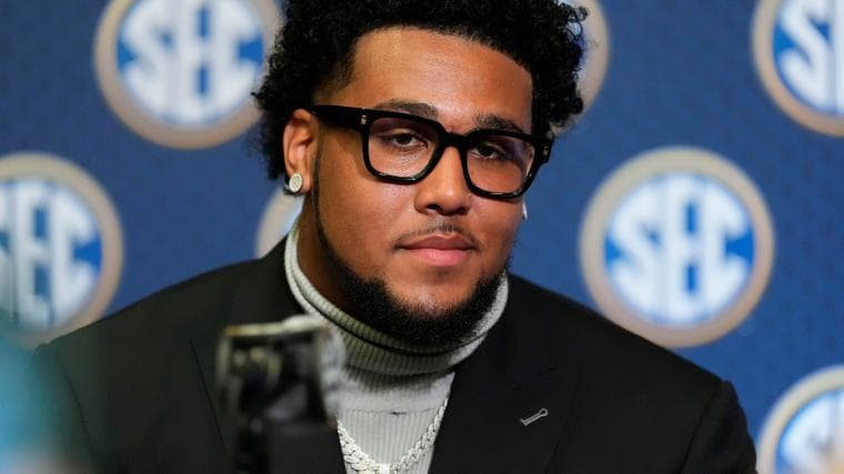 Dolphins land Kadyn Proctor at No. 12 after trade with Cowboys