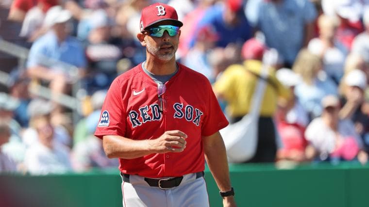 Phillies urged to make 'obvious' Alex Cora, Rob Thomson decision
