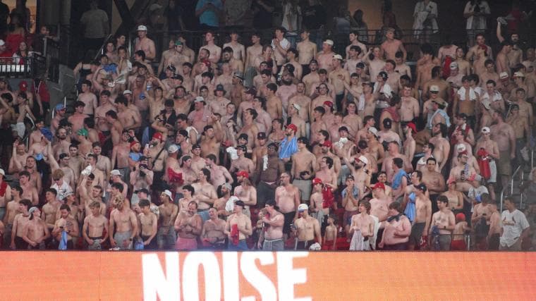 Shirtless Cardinals fans turn Busch Stadium into October atmosphere during wild extra-innings win