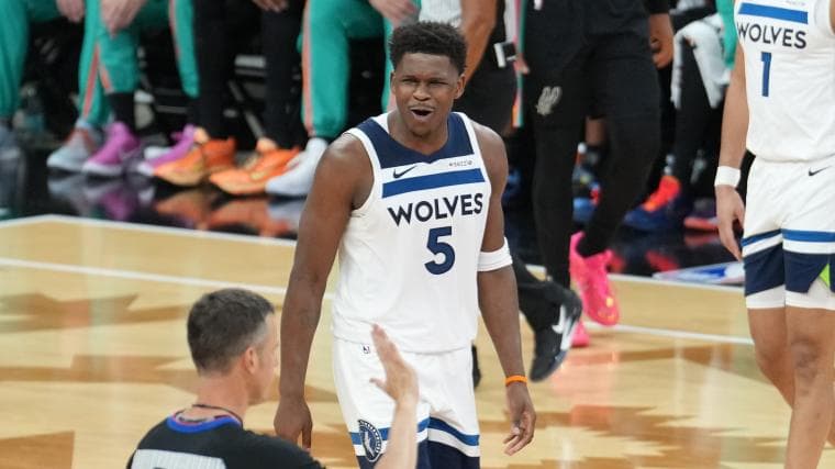 What led to Anthony Edwards leaving with ice on both knees after Game 2 loss?