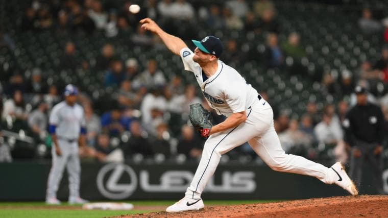 Blue Jays re-sign former Mariners, NPB pitcher amid Brewers series