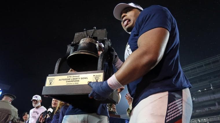 Bengals have reason to believe in Navy's Landon Robinson