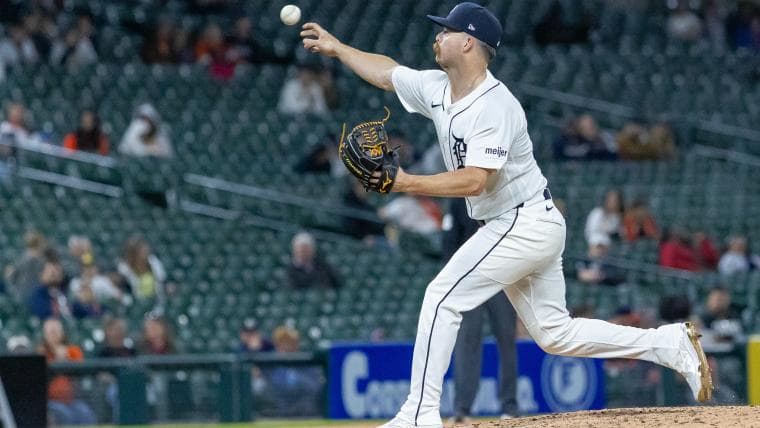 Tigers' catcher has an incredible knuckleball — could he become a pitcher?