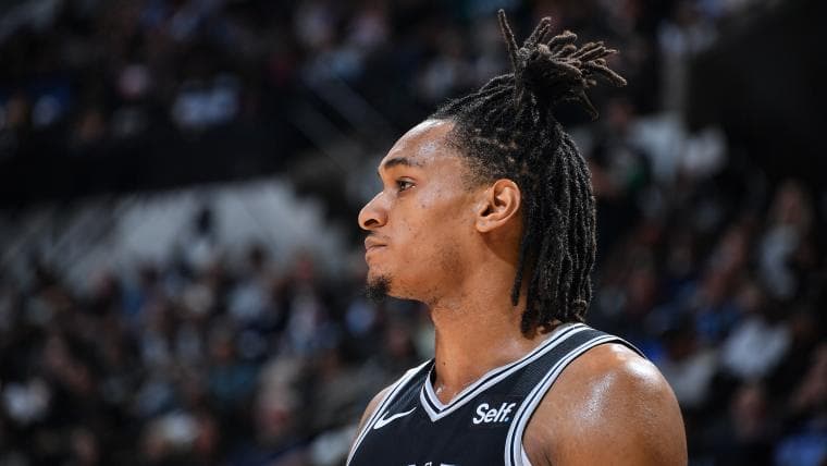 Devin Vassell goes viral with an anime-like three-point shot to beat the clock