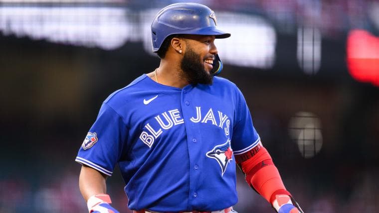 Blue Jays' Vladimir Guerrero Jr. creates bizarre scoring decision after umpires miss call