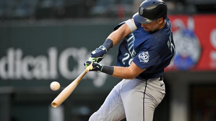 Who will start in place of Cal Raleigh? Mariners to turn to award winning catcher