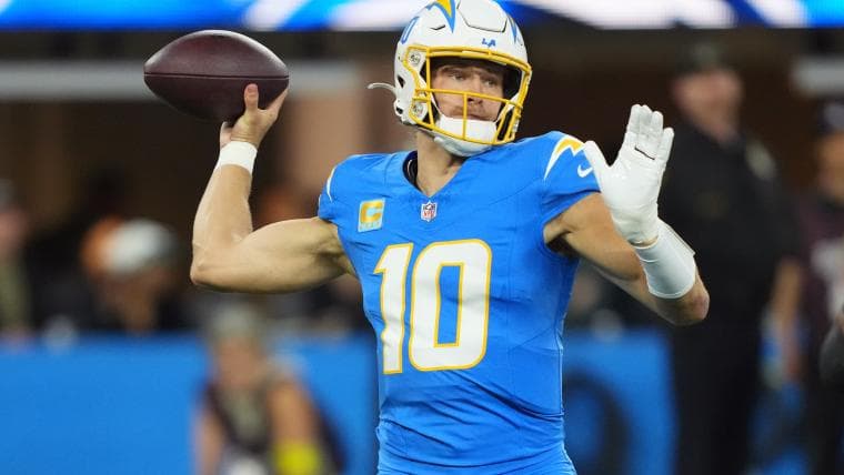 Analyst intrigued by Mike McDaniel-Justin Herbert Chargers tandem in 2026