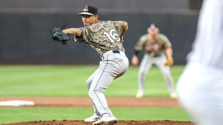 Mariners lose 27-year old pitcher to NL West