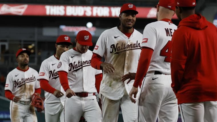 Nationals got 1 out by throwing ball from first baseman to shortstop back to first