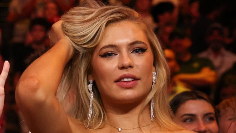 Sweaty Jutta Leerdam shows off hip thrust form in skimpy workout fit