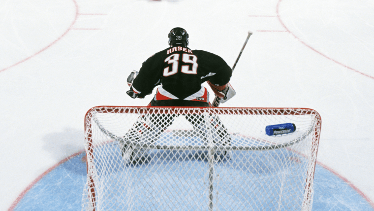 SN Archive (1999): What makes Dominik Hasek the NHL GOAT goaltender as told by Wayne Gretzy, Jaromir Jagr and others