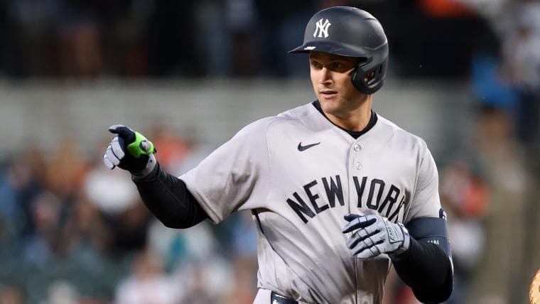 Yankees' defensive mishap isn't one you see every day