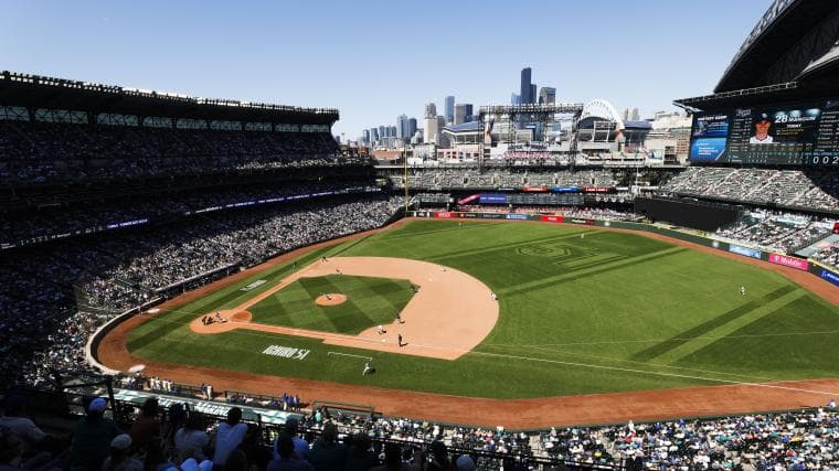 Mariners officially retire Randy Johnson's number alongside Ichiro Suzuki