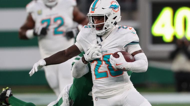 Dolphins' De'Von Achane gets $68 million contract update amid trade rumors