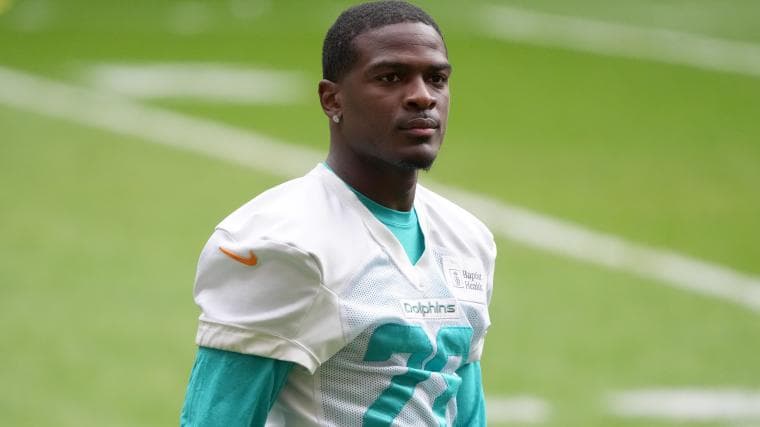 De'Von Achane's offseason workout decision sparks Dolphins trade speculation