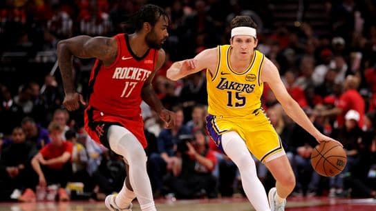 Reaves' return to starting lineup fuels Lakers closeout win