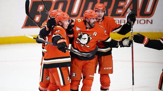 Power play breaks through as Ducks tie the series