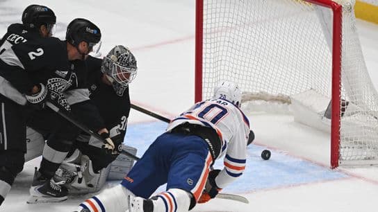 Forsberg, Panarin lift Kings past Oilers in Kopitar's final regular season home game